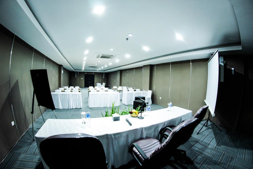Alpha Hotel Pekanbaru Exterior foto