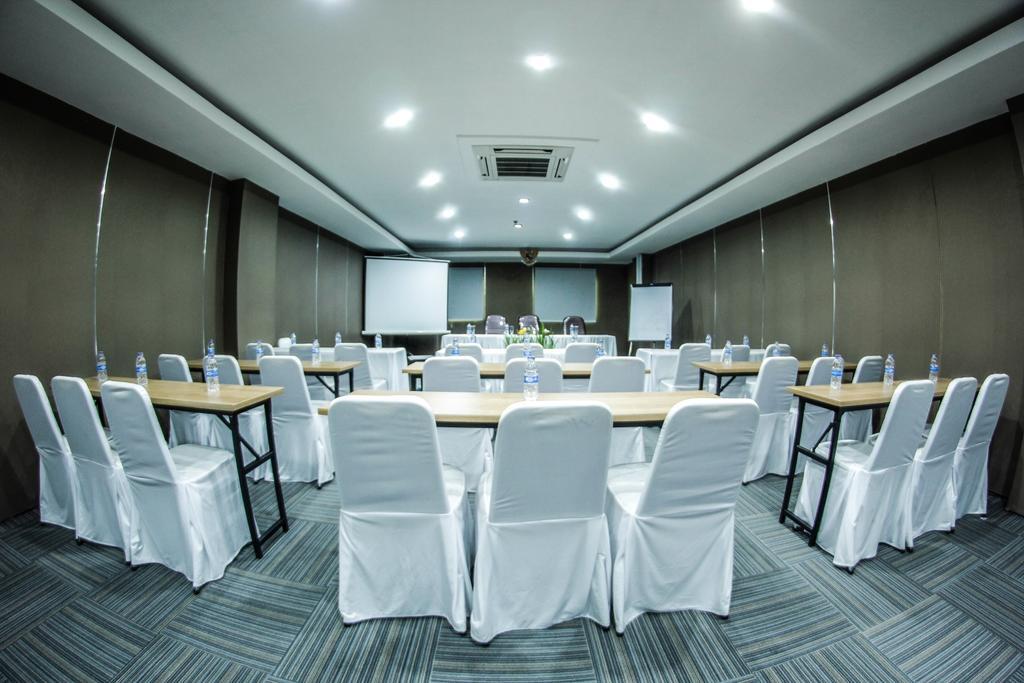 Alpha Hotel Pekanbaru Exterior foto