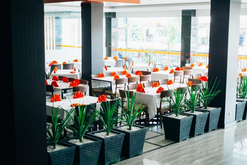Alpha Hotel Pekanbaru Exterior foto