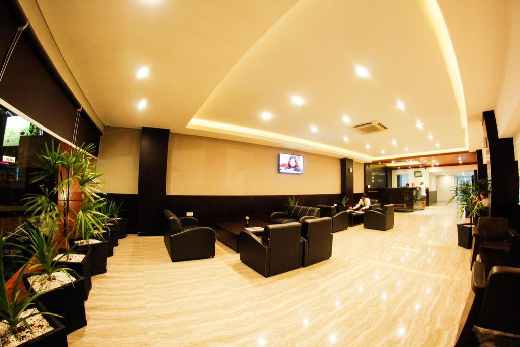 Alpha Hotel Pekanbaru Exterior foto