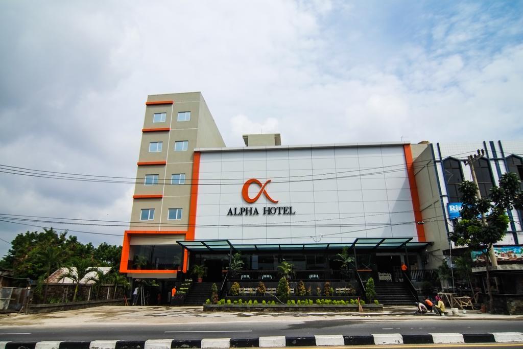 Alpha Hotel Pekanbaru Exterior foto
