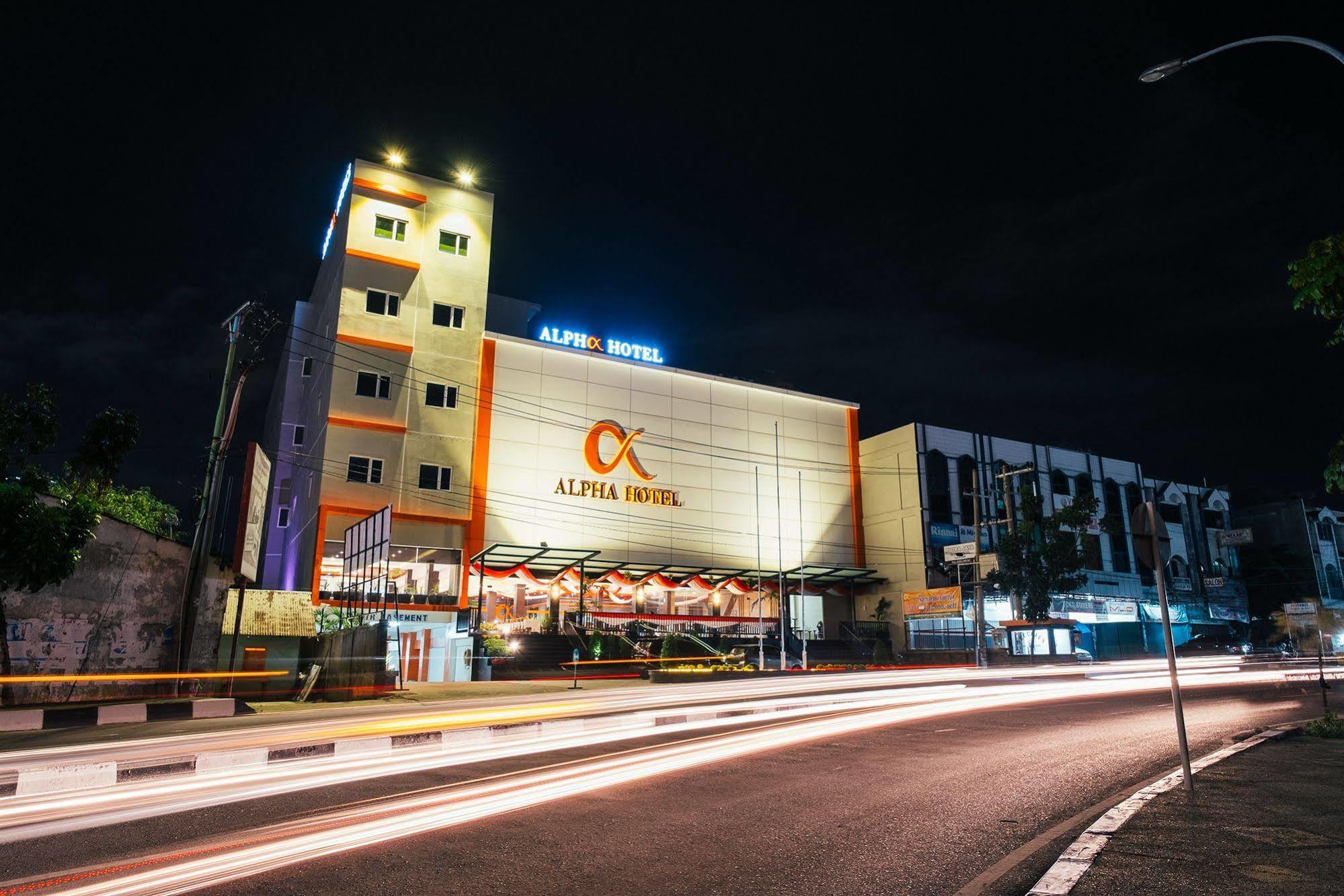 Alpha Hotel Pekanbaru Exterior foto
