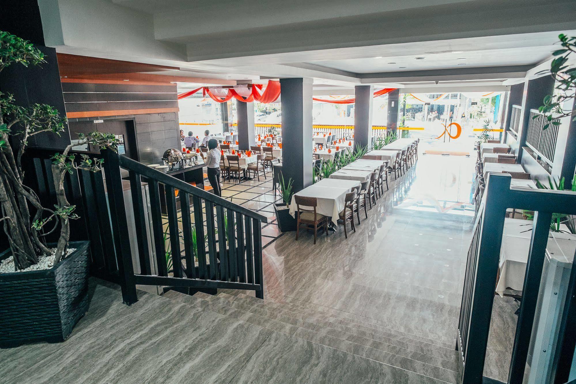 Alpha Hotel Pekanbaru Exterior foto