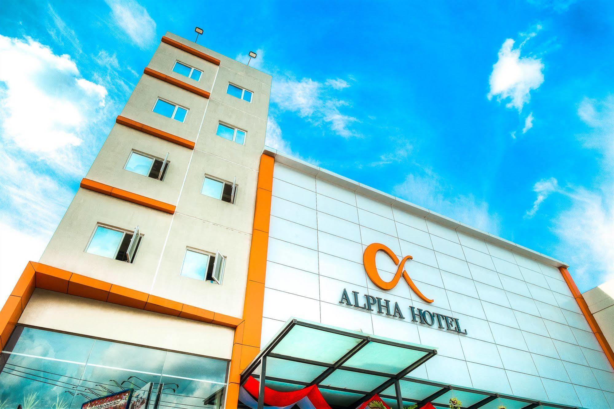 Alpha Hotel Pekanbaru Exterior foto