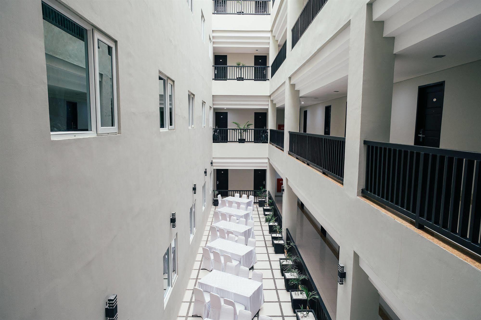 Alpha Hotel Pekanbaru Exterior foto